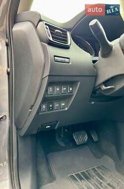Позашляховик / Кросовер Nissan Rogue 2019 в 