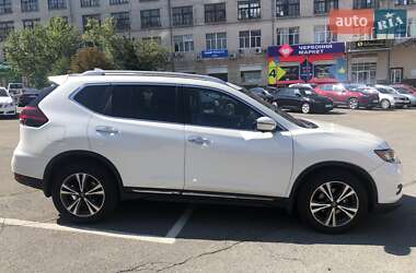 Внедорожник / Кроссовер Nissan Rogue 2018 в 