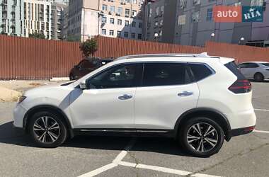 Внедорожник / Кроссовер Nissan Rogue 2018 в 