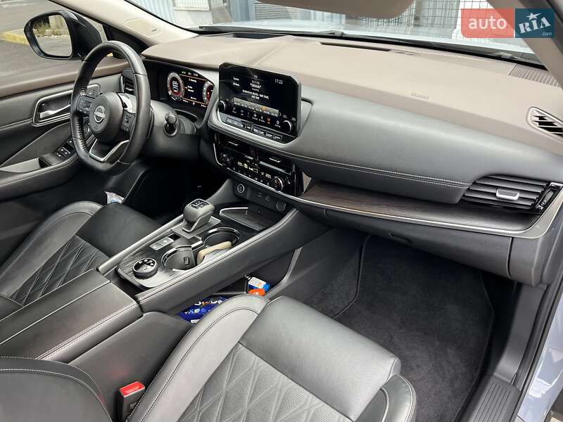 Внедорожник / Кроссовер Nissan Rogue 2023 в Ужгороде