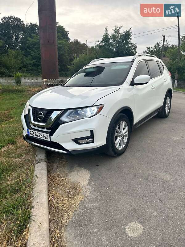 Позашляховик / Кросовер Nissan Rogue 2017 в Городківці