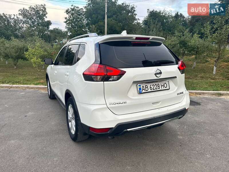 Позашляховик / Кросовер Nissan Rogue 2017 в Городківці