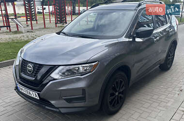 Внедорожник / Кроссовер Nissan Rogue 2018 в 