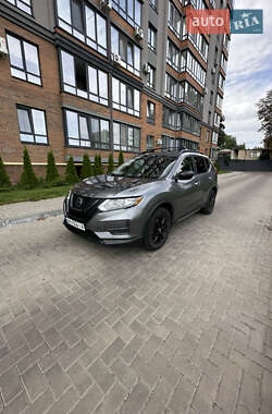 Внедорожник / Кроссовер Nissan Rogue 2018 в 