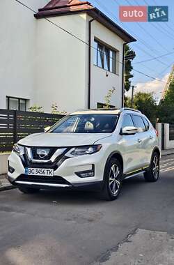 Позашляховик / Кросовер Nissan Rogue 2016 в Львові