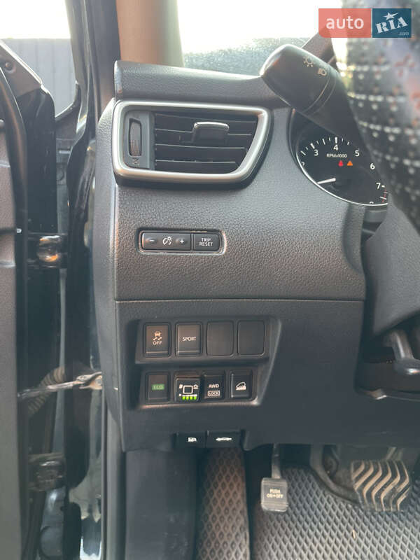 Внедорожник / Кроссовер Nissan Rogue 2016 в Одессе