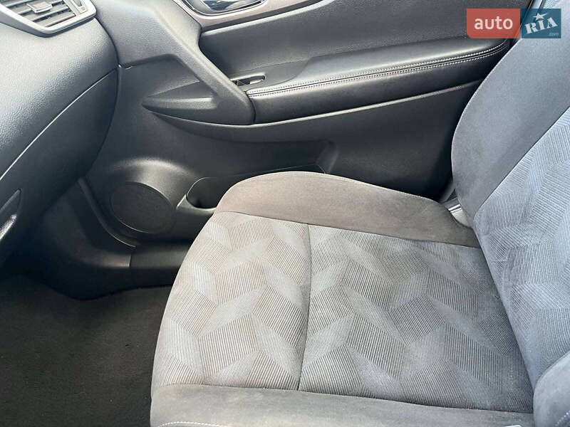 Внедорожник / Кроссовер Nissan Rogue 2015 в Львове