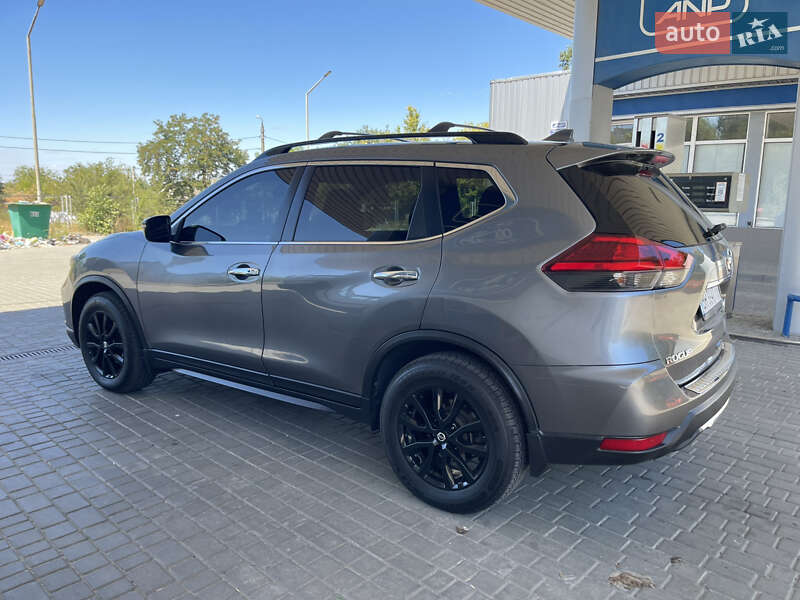 Внедорожник / Кроссовер Nissan Rogue 2017 в Николаеве