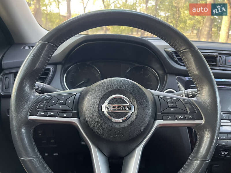 Внедорожник / Кроссовер Nissan Rogue 2017 в Николаеве