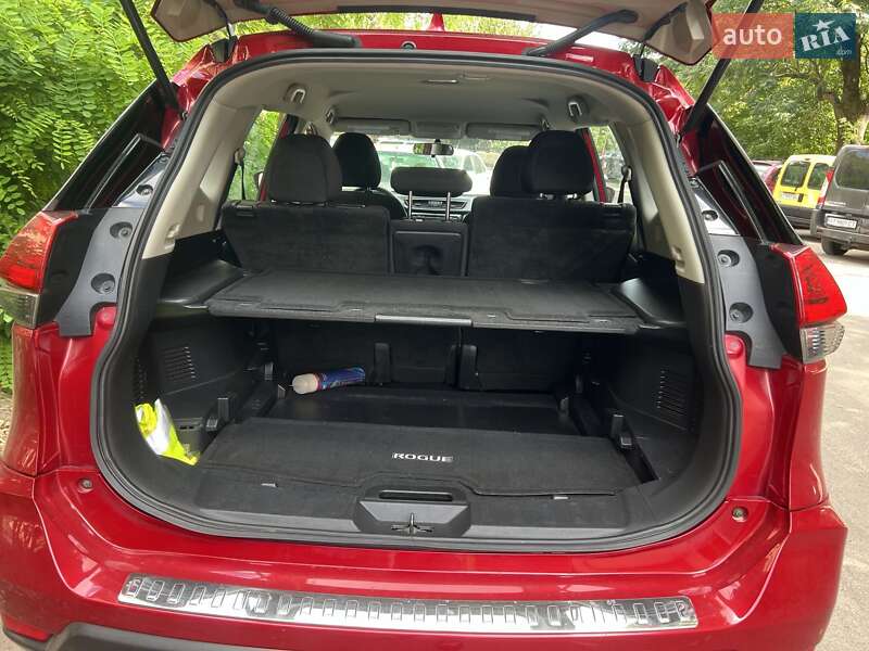 Внедорожник / Кроссовер Nissan Rogue 2017 в Ивано-Франковске