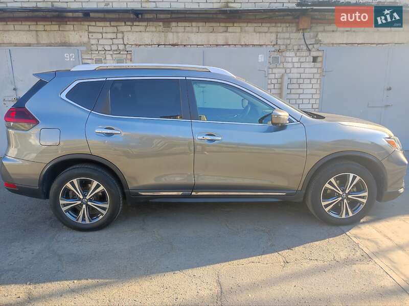 Внедорожник / Кроссовер Nissan Rogue 2017 в Днепре