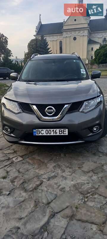 Позашляховик / Кросовер Nissan Rogue 2016 в Жовкві