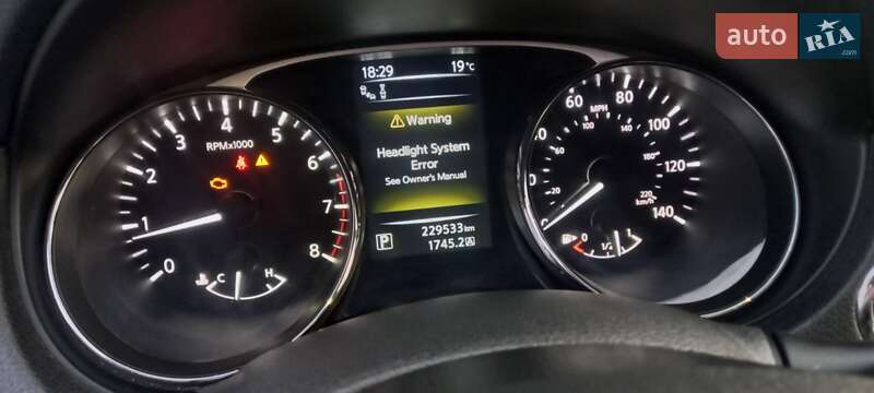 Позашляховик / Кросовер Nissan Rogue 2016 в Жовкві