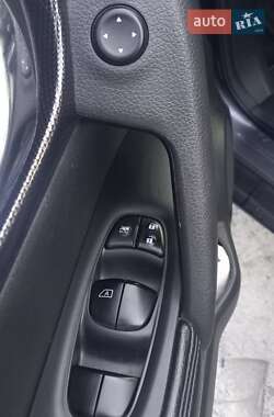 Внедорожник / Кроссовер Nissan Rogue 2016 в 