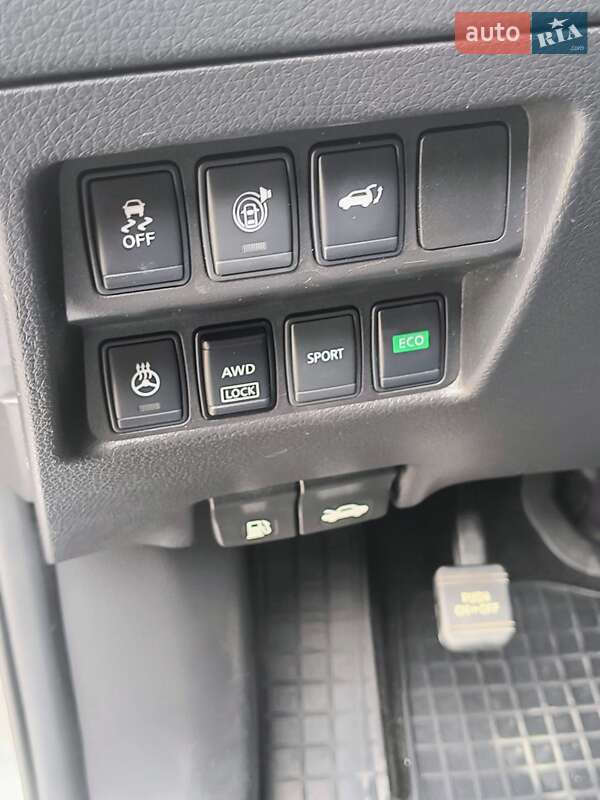 Позашляховик / Кросовер Nissan Rogue 2017 в Рогатині