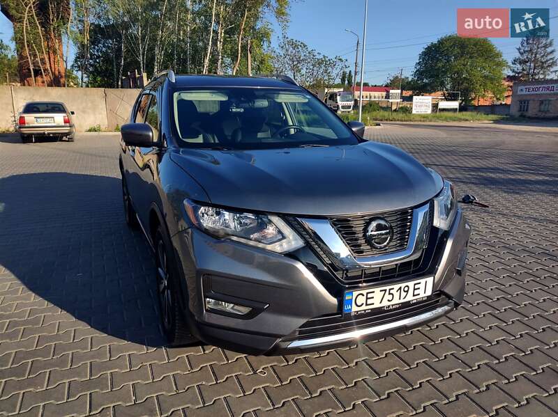 Позашляховик / Кросовер Nissan Rogue 2019 в Чернівцях
