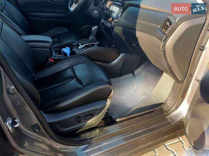 Позашляховик / Кросовер Nissan Rogue 2019 в Чернівцях