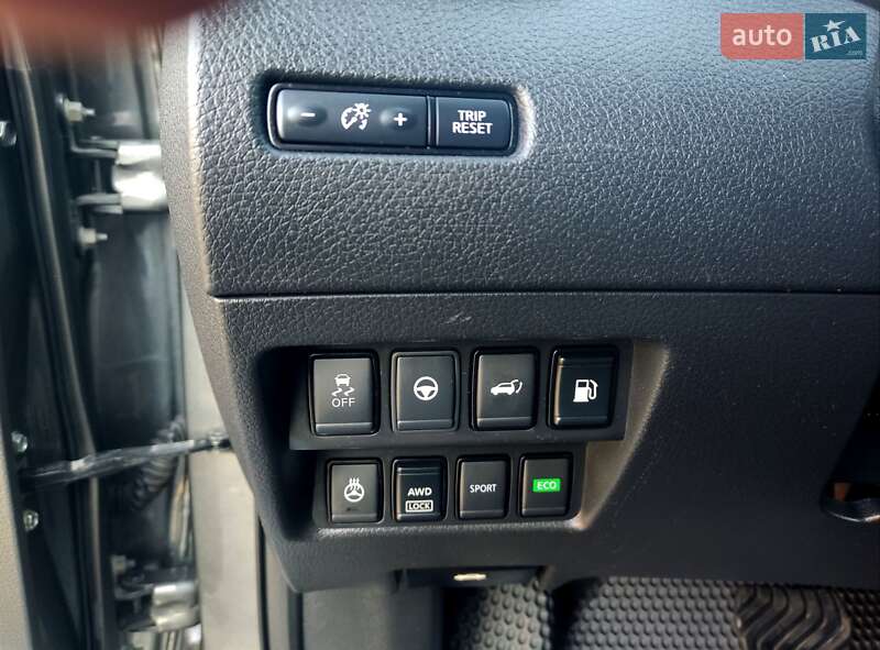 Позашляховик / Кросовер Nissan Rogue 2019 в Чернівцях