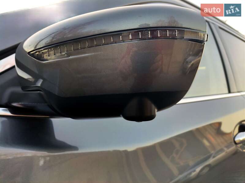 Позашляховик / Кросовер Nissan Rogue 2019 в Чернівцях