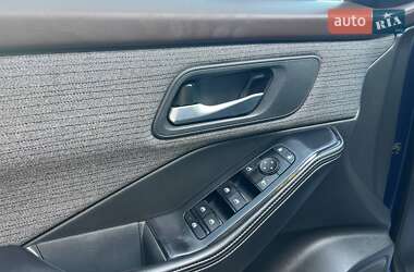 Внедорожник / Кроссовер Nissan Rogue 2023 в 