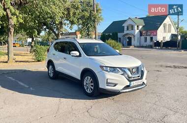 Внедорожник / Кроссовер Nissan Rogue 2018 в 