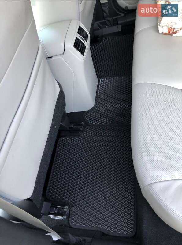 Внедорожник / Кроссовер Nissan Rogue 2017 в Мостиске