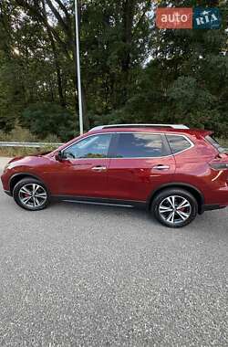 Внедорожник / Кроссовер Nissan Rogue 2018 в 