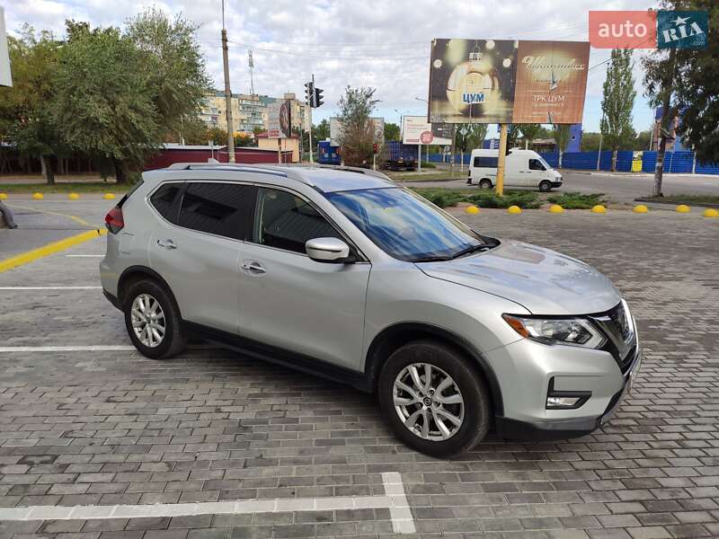 Внедорожник / Кроссовер Nissan Rogue 2019 в Каменском