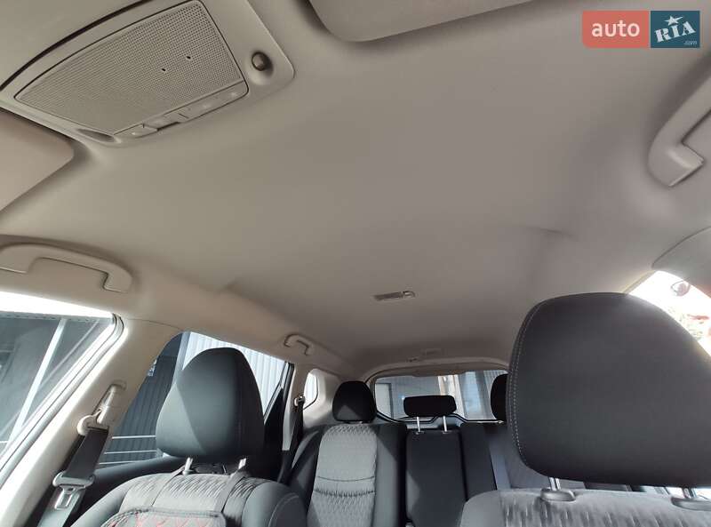 Внедорожник / Кроссовер Nissan Rogue 2019 в Каменском