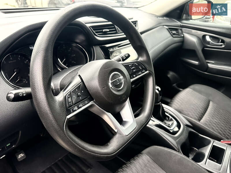 Внедорожник / Кроссовер Nissan Rogue 2017 в Львове