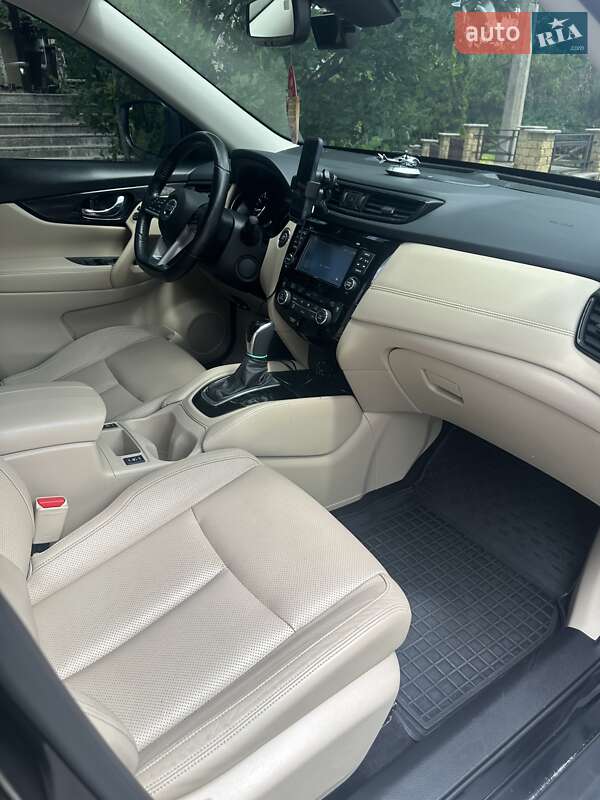 Позашляховик / Кросовер Nissan Rogue 2017 в Харкові