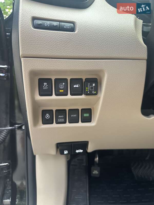 Позашляховик / Кросовер Nissan Rogue 2017 в Харкові