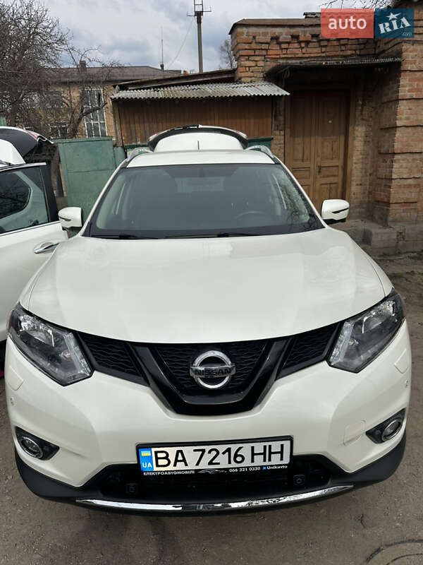 Внедорожник / Кроссовер Nissan Rogue 2015 в Николаеве