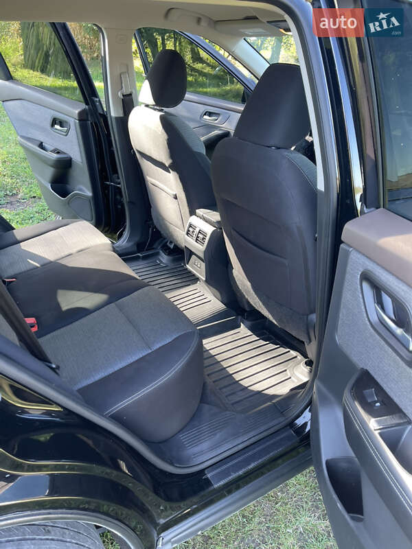 Внедорожник / Кроссовер Nissan Rogue 2021 в Ивано-Франковске