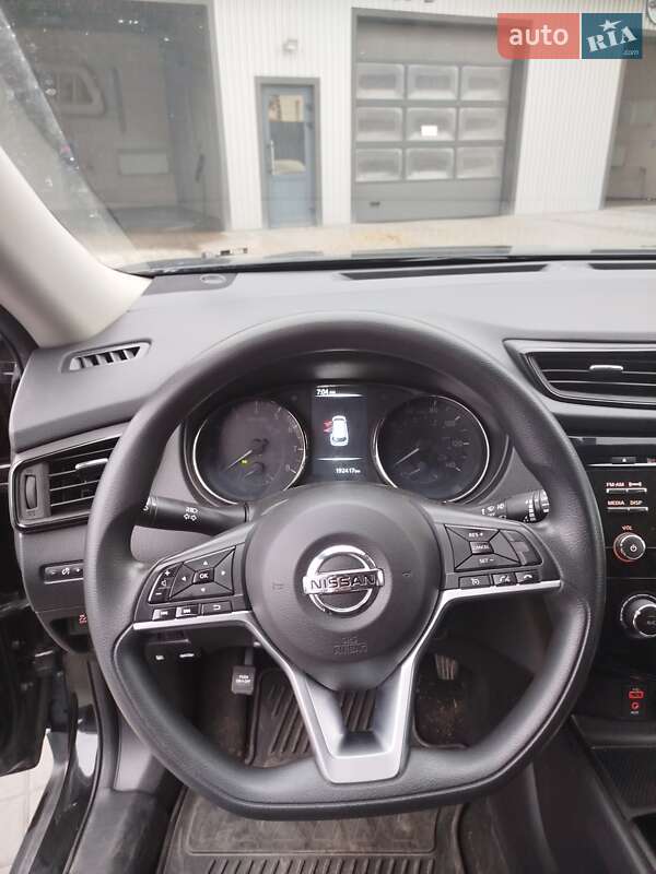 Внедорожник / Кроссовер Nissan Rogue 2017 в Сарнах