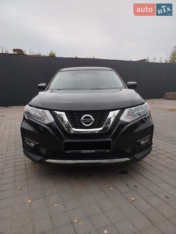 Внедорожник / Кроссовер Nissan Rogue 2017 в Сарнах