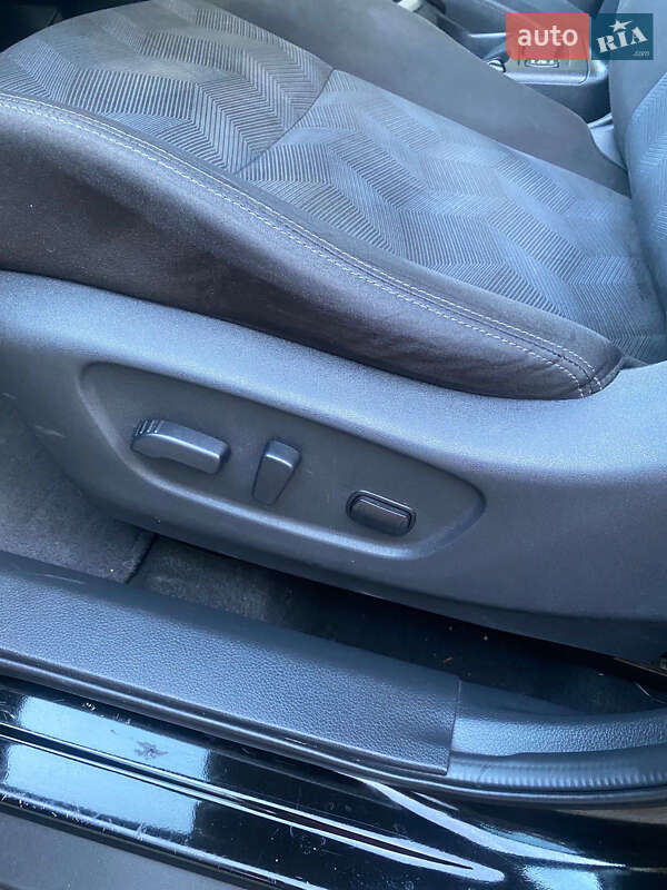 Внедорожник / Кроссовер Nissan Rogue 2015 в Смеле