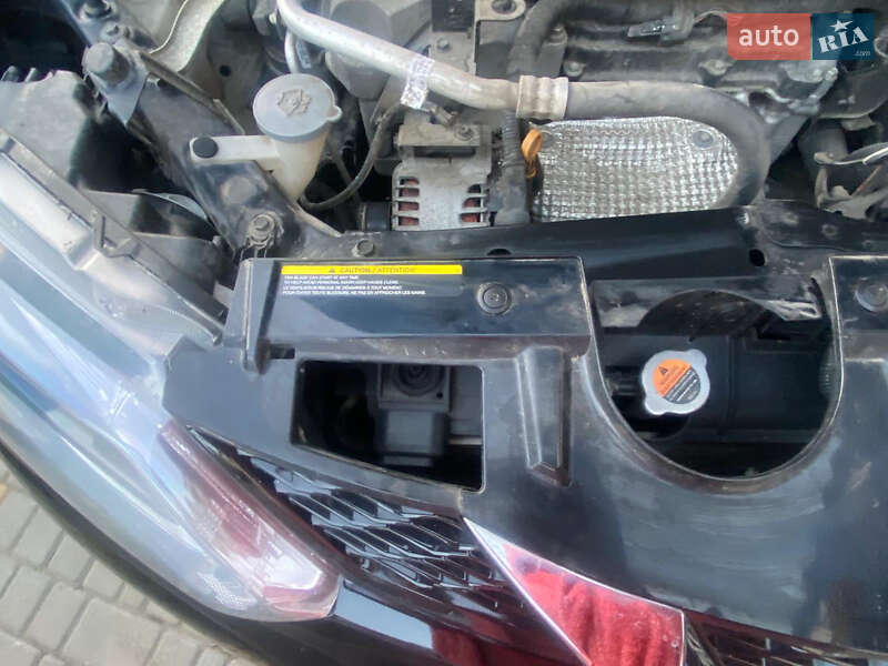 Внедорожник / Кроссовер Nissan Rogue 2015 в Смеле