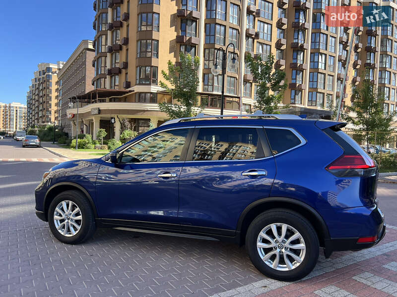 Внедорожник / Кроссовер Nissan Rogue 2017 в Киеве