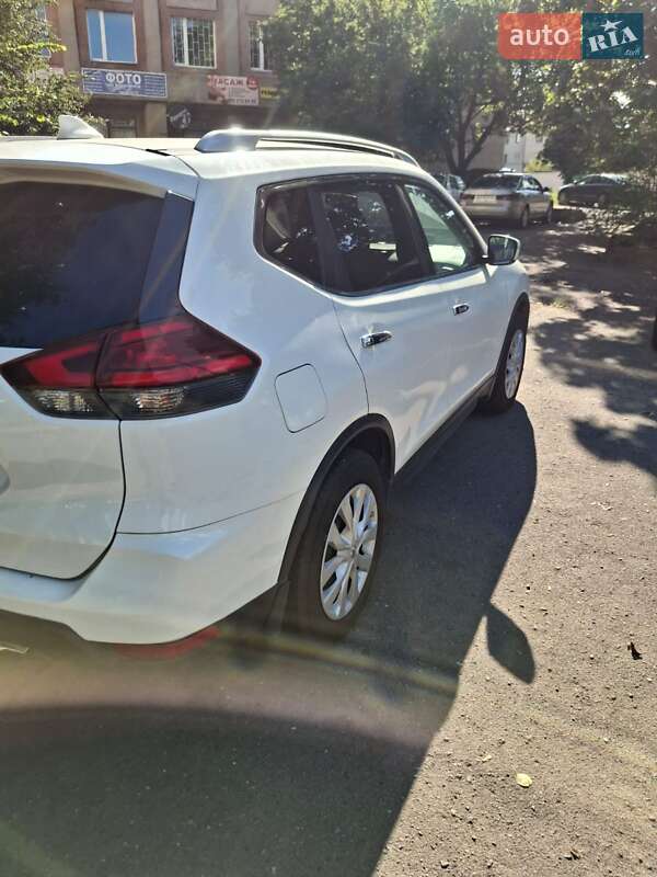 Внедорожник / Кроссовер Nissan Rogue 2017 в Хмельницком