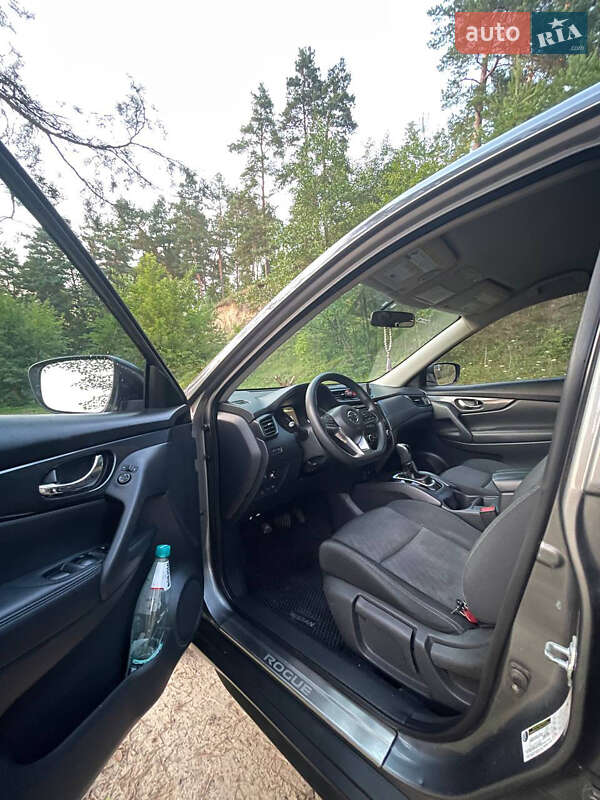 Внедорожник / Кроссовер Nissan Rogue 2016 в Тараще