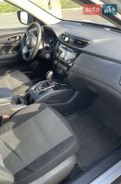 Внедорожник / Кроссовер Nissan Rogue 2017 в 