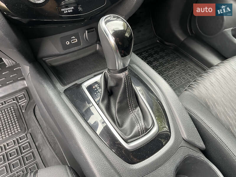 Позашляховик / Кросовер Nissan Rogue 2018 в Миргороді