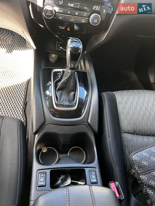 Позашляховик / Кросовер Nissan Rogue 2017 в Києві