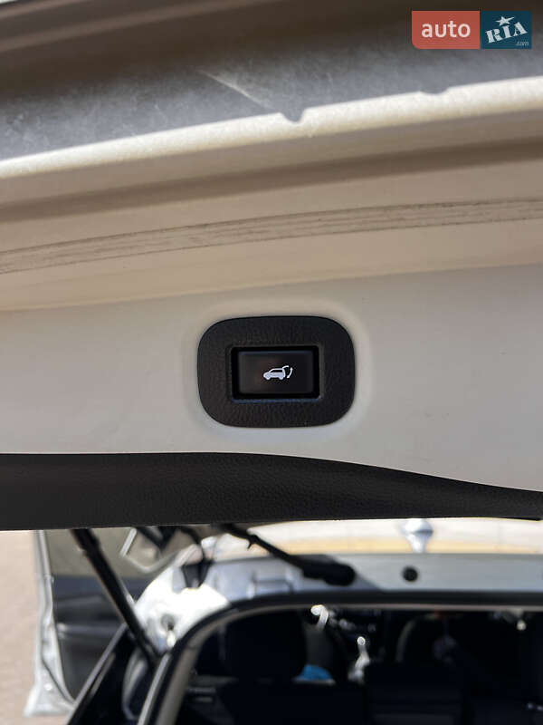 Позашляховик / Кросовер Nissan Rogue 2017 в Києві