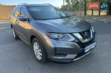 Внедорожник / Кроссовер Nissan Rogue 2018 в 