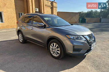 Внедорожник / Кроссовер Nissan Rogue 2018 в 