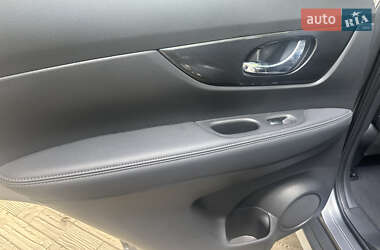 Внедорожник / Кроссовер Nissan Rogue 2018 в 