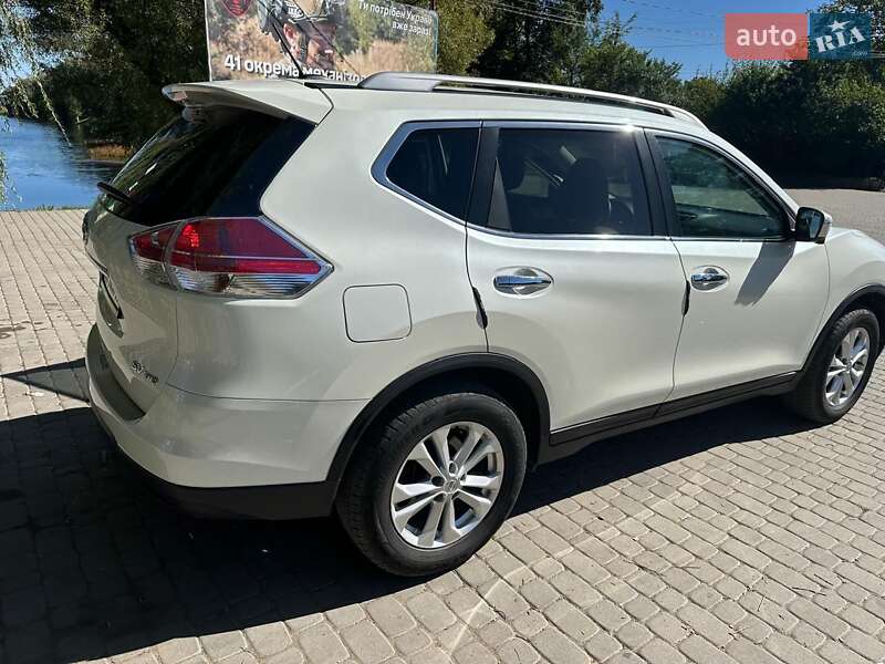 Внедорожник / Кроссовер Nissan Rogue 2016 в Надворной