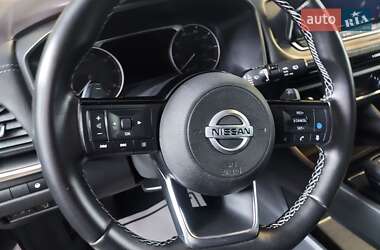 Внедорожник / Кроссовер Nissan Rogue 2023 в 
